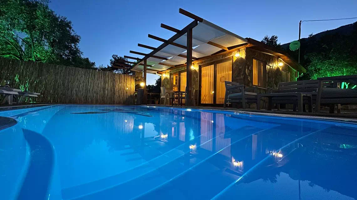 villa-restfull-luna-fiberglass-pool
